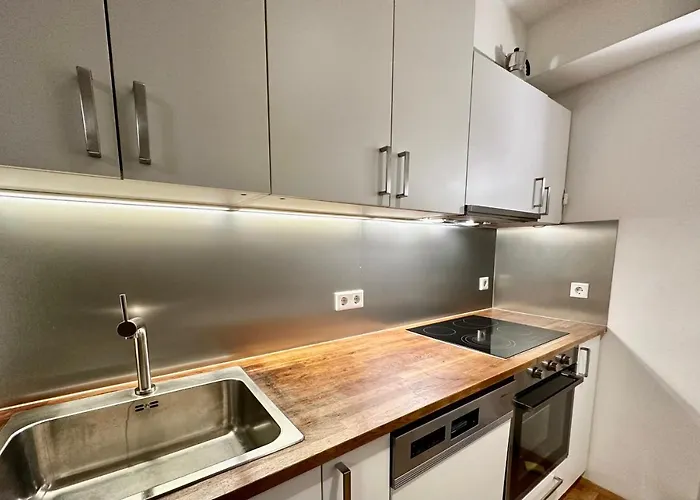 بيت ضيافة Greennest Retreat & Parking 3*