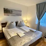 Greennest Retreat & Parking בית הארחה